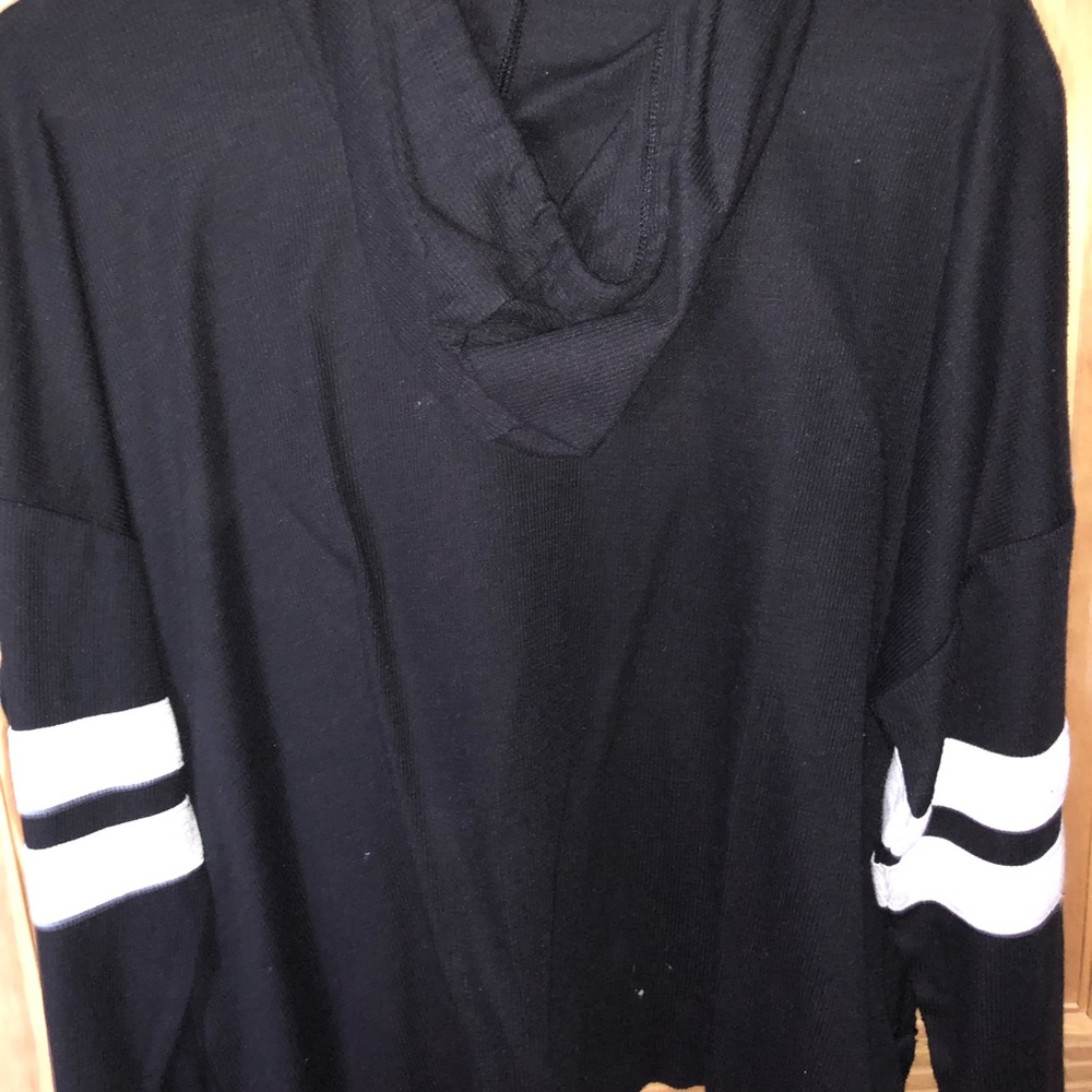 Tops - Picture 5 of 8